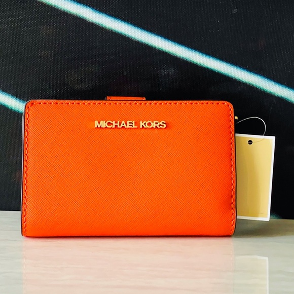 Michael Kors compact wallet - Picture 9 of 9